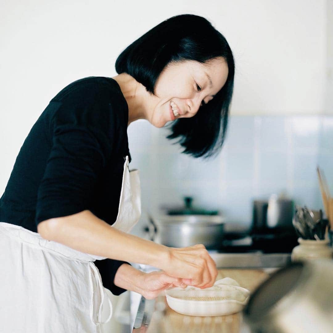 濱田英明のインスタグラム：「Naomi Takayama for @liniere_tkj  #高山なおみ #リンネル #naomitakayama #pentax67」