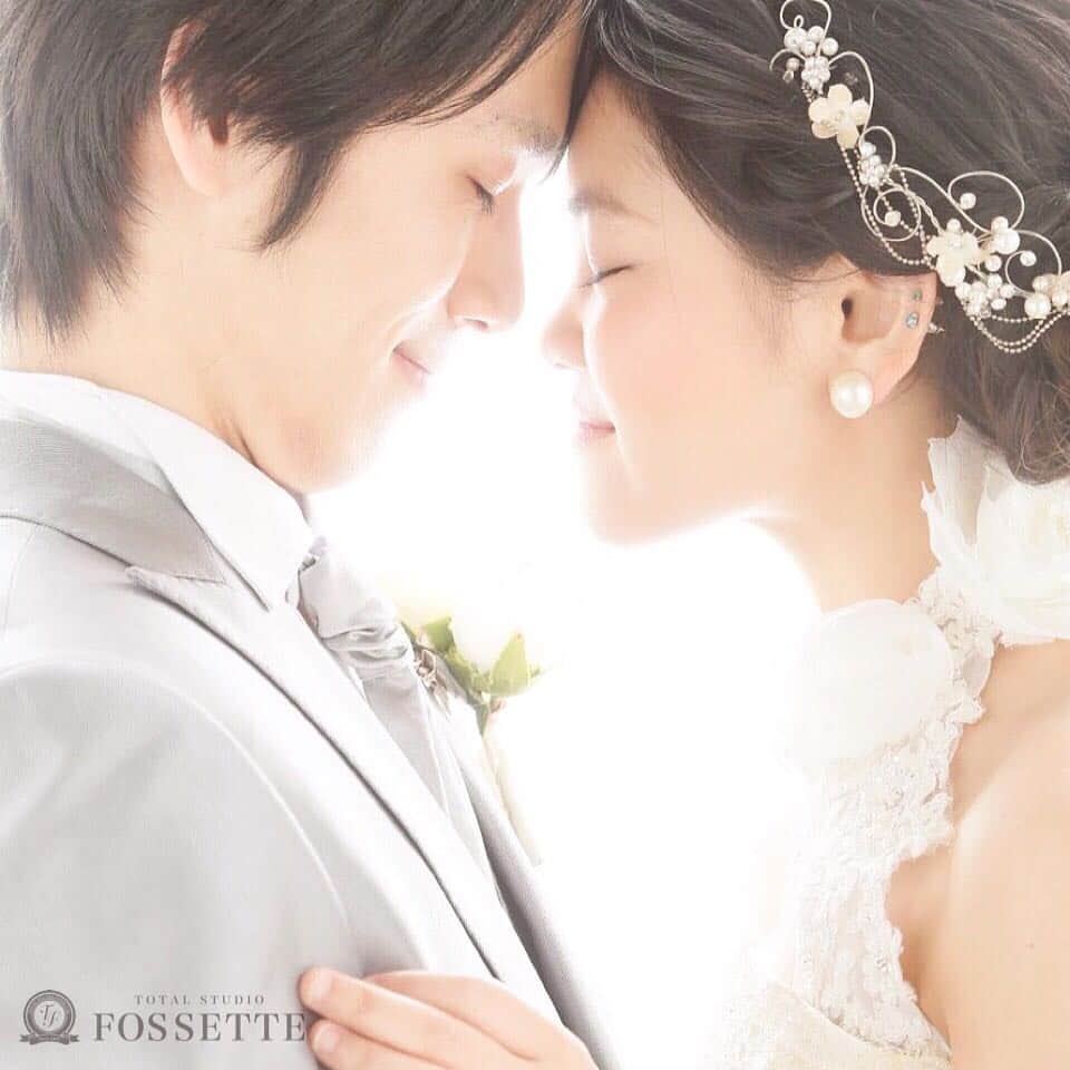 BridalPlaceLianのインスタグラム：「#トータルスタジオフォセットポートピアパーク店  #写真館 #広島 #前撮り #ブライダル #結婚式前撮り #洋装ヘア #前撮り写真 #weddingdress #プレ花嫁」