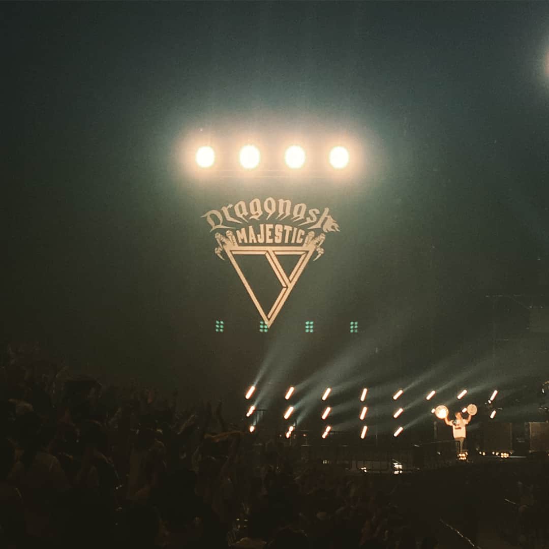 SHIGEOのインスタグラム：「DAツアーファイナル ナイスステージでした(^^) 脂がのっててかっこよかったなぁ🤘」