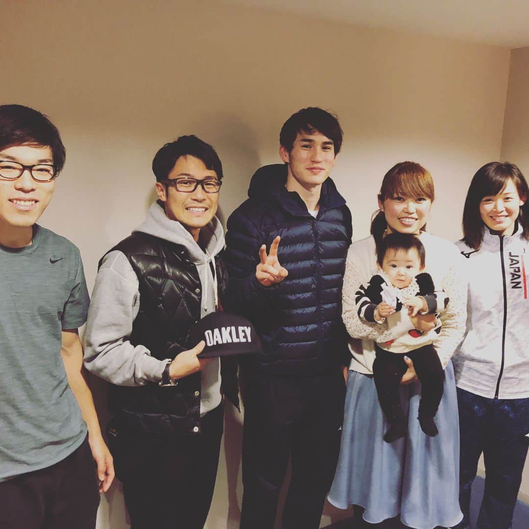 大菅小百合のインスタグラム：「亜里砂に会いに行ったらみんなに会えた😎😍😊👍🏻‼️💪🏻🎌✨ ・ ・ ・ #スピードスケート #オリンピック選手 #加藤条治 #郷亜里砂 #ウィリアムソン師円 #長谷川翼 #娘もオリンピック選手と一緒に #久しぶりの長野」