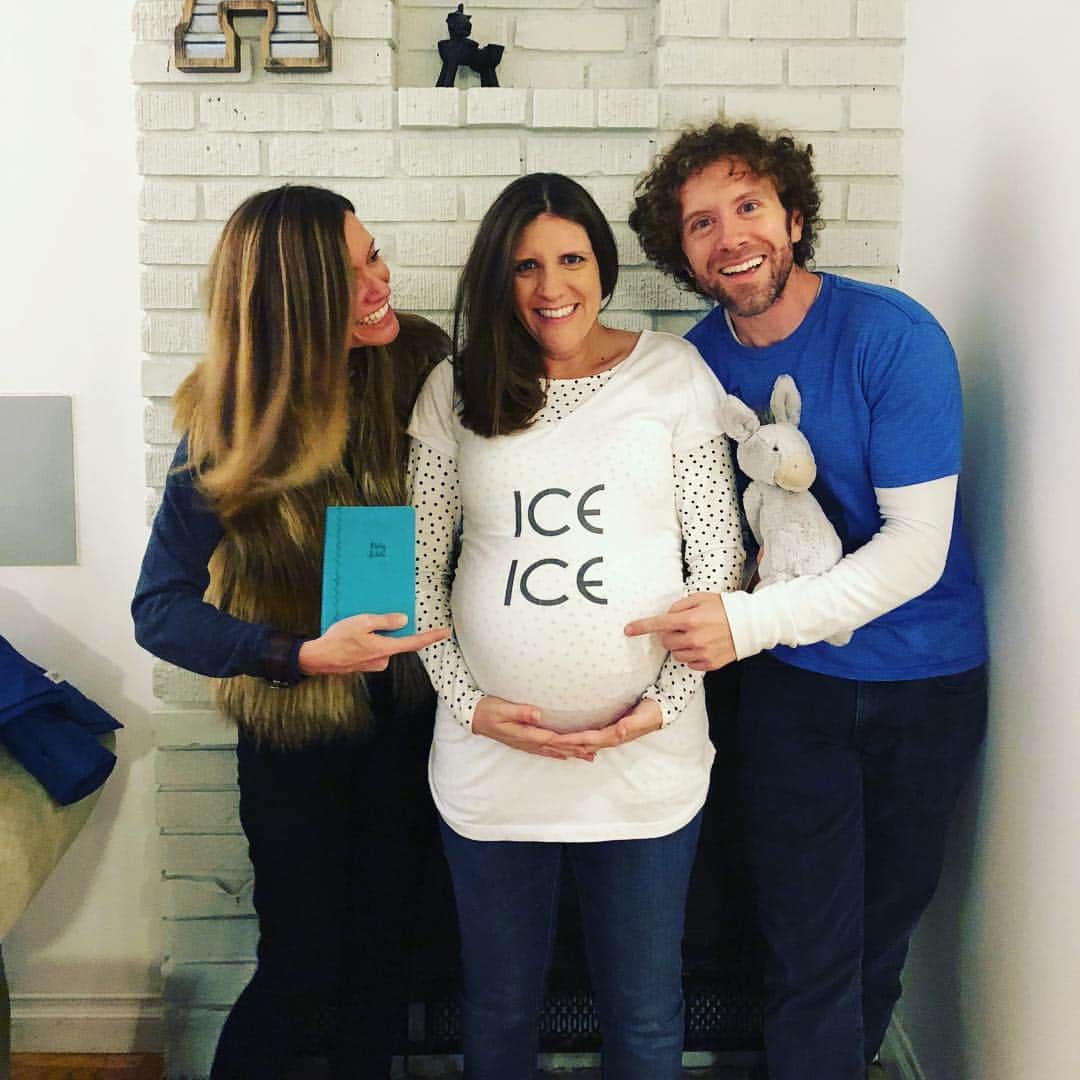 T・J・サインさんのインスタグラム写真 - (T・J・サインInstagram)「Last Eve, My sister Shelly&her man George asked my sister Katie & I to be the godparents of my niece-to-be!😍 Woohoo! Nice! “TJ, The Godfather part 2, Coming Soon!” 🍼 (please, we are 1/2 Italian! I got this! 😉) Hurry up little baby, I wanna play!」1月28日 23時34分 - tjthynegram
