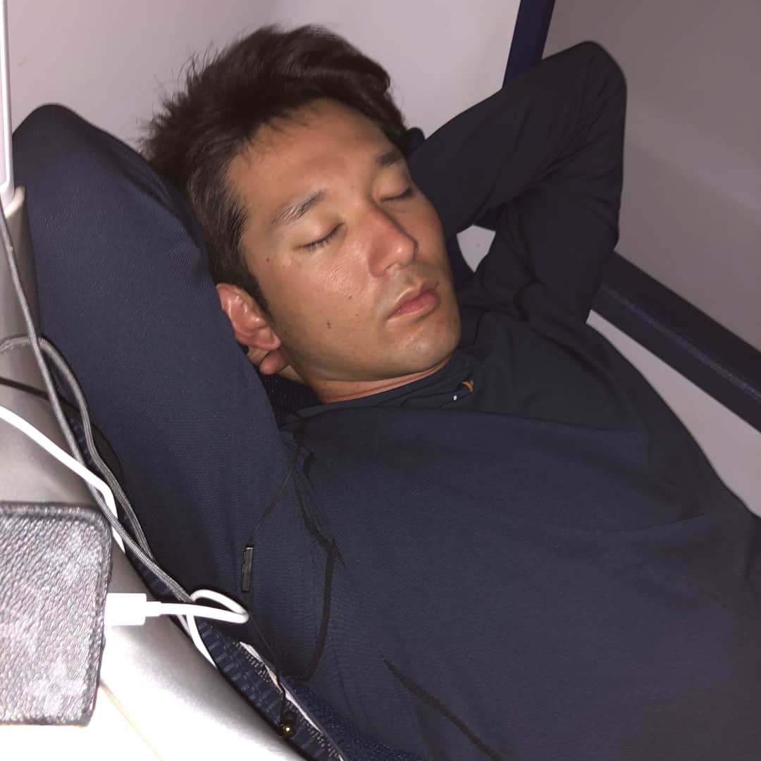中田翔さんのインスタグラム写真 - (中田翔Instagram)「アリゾナ到着！！みんなは、おはようかな？？ てか、飛行機出発してすぐけんしの座席だけシートが倒れなくなり速攻皆さんに迷惑かけてたわ、、相変わらずうるさくて寝不足やわ、、、皆さん今日も1日頑張ってね！(^^) #中田翔#杉谷拳士」1月29日 8時42分 - shonakata_official