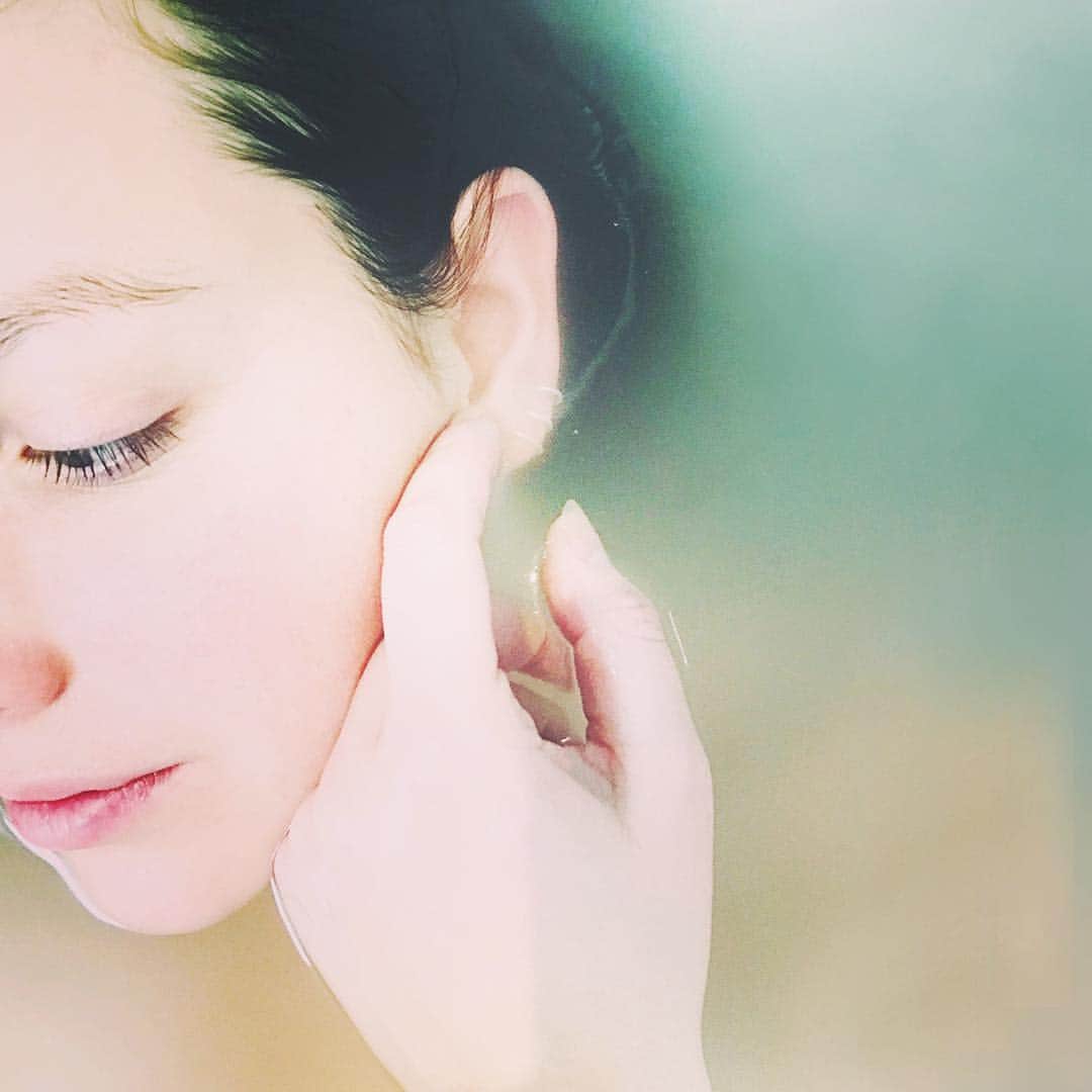Seilan JABARA（セイラン ジャバラ）さんのインスタグラム写真 - (Seilan JABARA（セイラン ジャバラ）Instagram)「【今日から実践！乾燥時のお風呂対策】 冬はいつもより肌が乾燥しがち。 特に敏感肌の人にとって、入浴は肌のケアにもなる大切な時間です🛁 効果的なお湯の温度は？入浴時間も実は大切？ ⠀⠀ 肌が荒れがちの時は参考に✨↓ @seilan_jabara トップのURLへ」1月29日 18時29分 - seilan_jabara