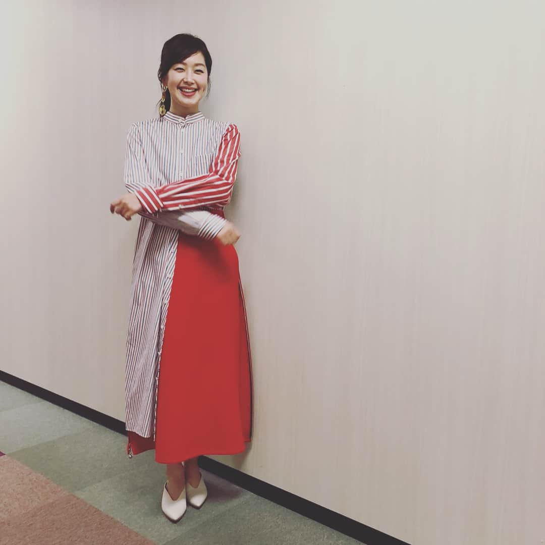 笛木優子のインスタグラム：「衣装がかわいくて❤️ 私は元気です😆 皆さんもお元気ですか? 寒い寒い日が続いていますので、体調にはお気をつけて☃️」