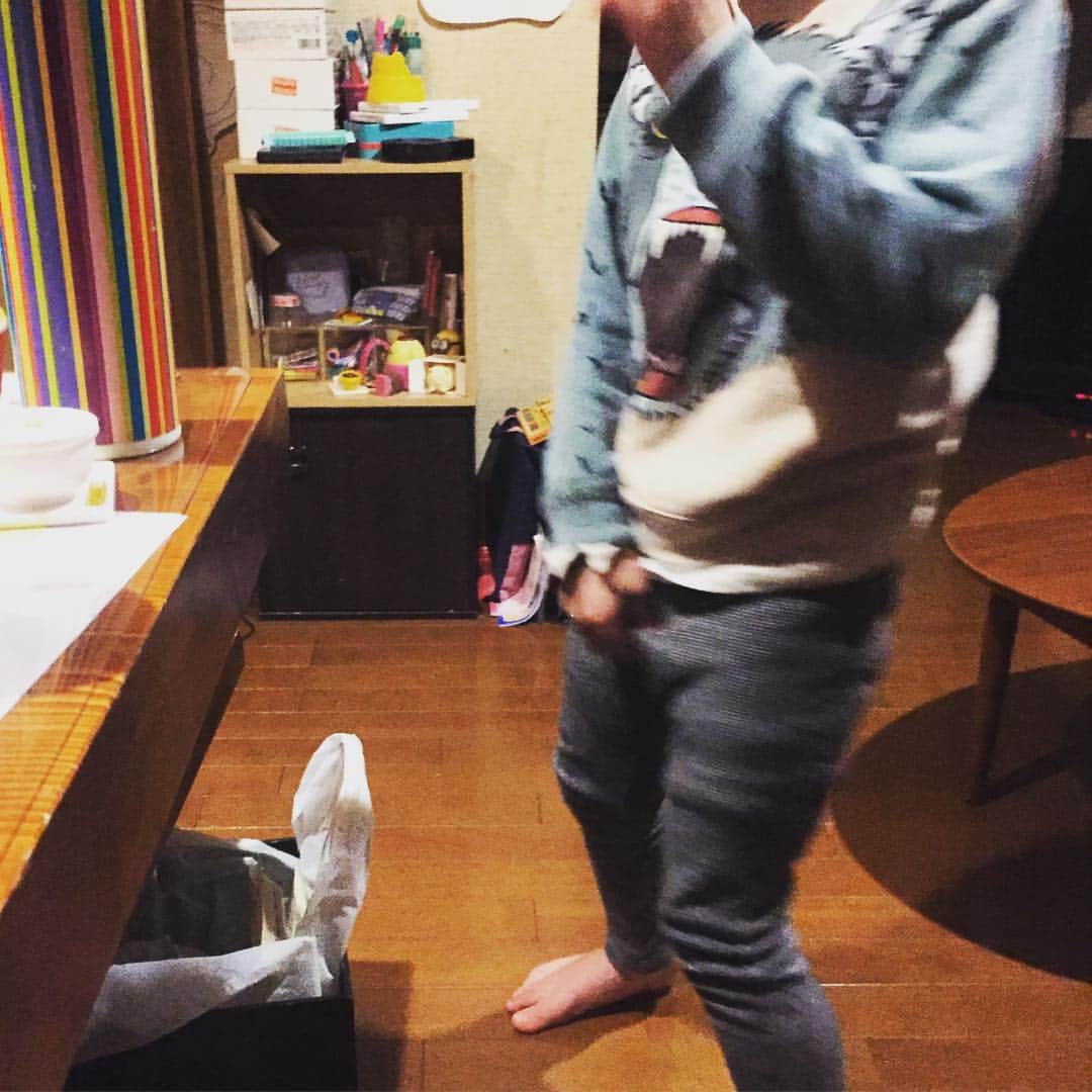 こーいちのインスタグラム：「ちんちん触り過ぎをなんとかしたい。  #触る理由 #お守りやから #なるほど #ってバカヤロー」