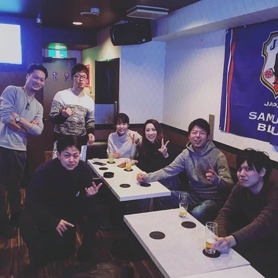 SPORTS BAR 侍さんのインスタグラム写真 - (SPORTS BAR 侍Instagram)「～赤羽駅から徒歩3分〜 URLはこちら⇒(@sports.bar.samurai_official) ―――――――――――――― お一人様も、団体様も大歓迎♪ できる限りご要望にもおこたえします！ まずは遊びに来てください(*´ω｀*) ―――――――――――――― #東京 #北区  #赤羽 #赤羽駅 #東十条 #東十条駅 #川口 #川口駅 #bar #バー #ドリンク #サッカー #サッカー観戦 #スポーツ #新年会 #貸切 #スポーツバー #スポーツバー侍 #飲食店 #Jリーグ #サッカー日本代表 #サッカー観戦 #宴会 #キックオフ #sportsbar #カクテル #ビール #お酒 #酒 #テキーラ」1月29日 11時12分 - pcr_corona