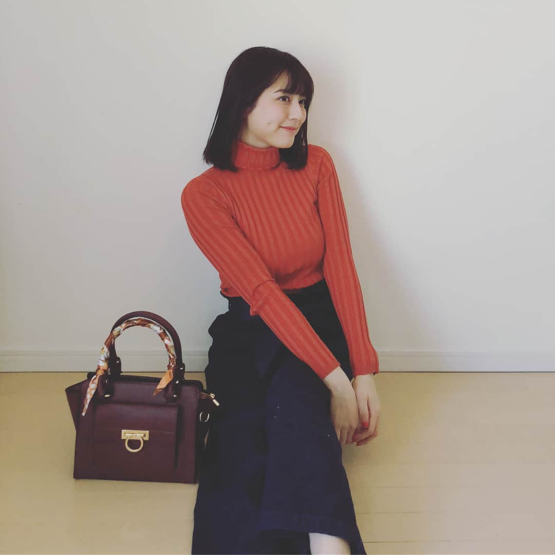 杉本有美さんのインスタグラム写真 - (杉本有美Instagram)「@fifth_store のタートルは着心地最高。カラーはテラコッタ。 一枚で華やかに。 ハンドバッグはブラウンをチョイス。  #fifth #fifthtl #フィフス #シャルマンスカーフ付2wayハンドバッグ #フィットニットタートルトップス #ニット #バッグ #BAG #ファッション #fashion #ootd #コーディネート #コーデ #outfit #coordinate #instafashion #instagood」1月29日 11時32分 - sugimotoyumi_official