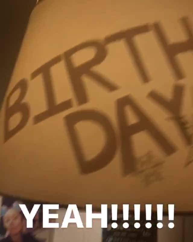 のインスタグラム：「お店の装飾が豪華すぎて😭👏 #誕生日 #ありがとう #大好きな人たちがいっぱい😘」