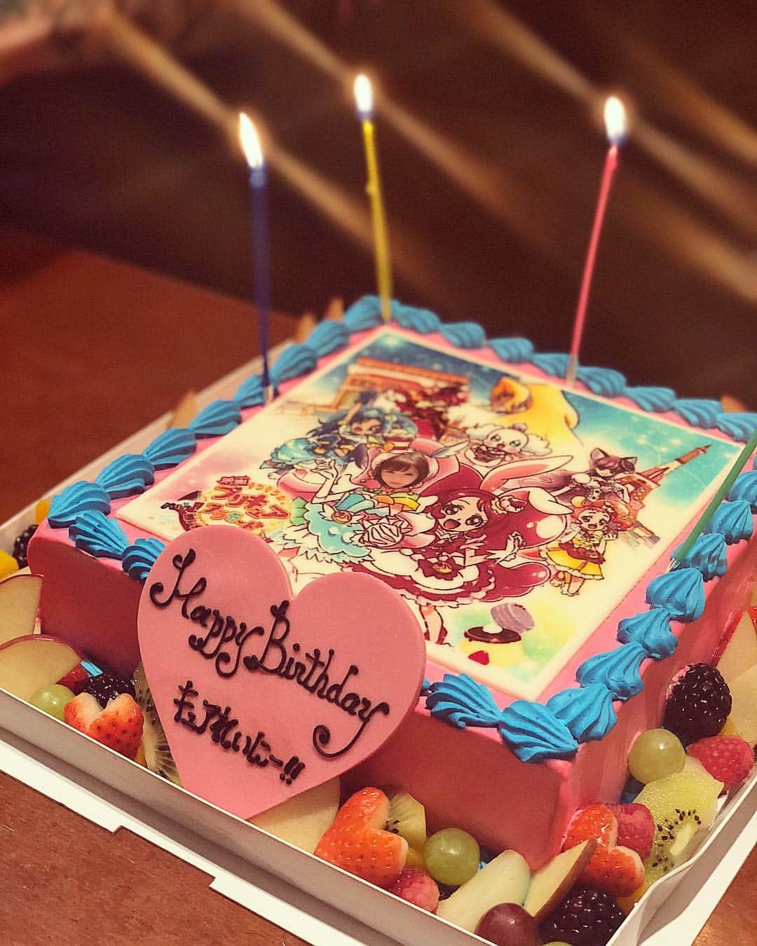 のインスタグラム：「キュアレイニーちゃんのお誕生日⭐︎❤️ @reiniiiiiii_official  久しぶりに集まるとやっぱり楽しいなぁ波長があいますな . . @kitt.official  #hbd #kitt #cake #bestfriend  #love #キラキラプリキュアアラモード」