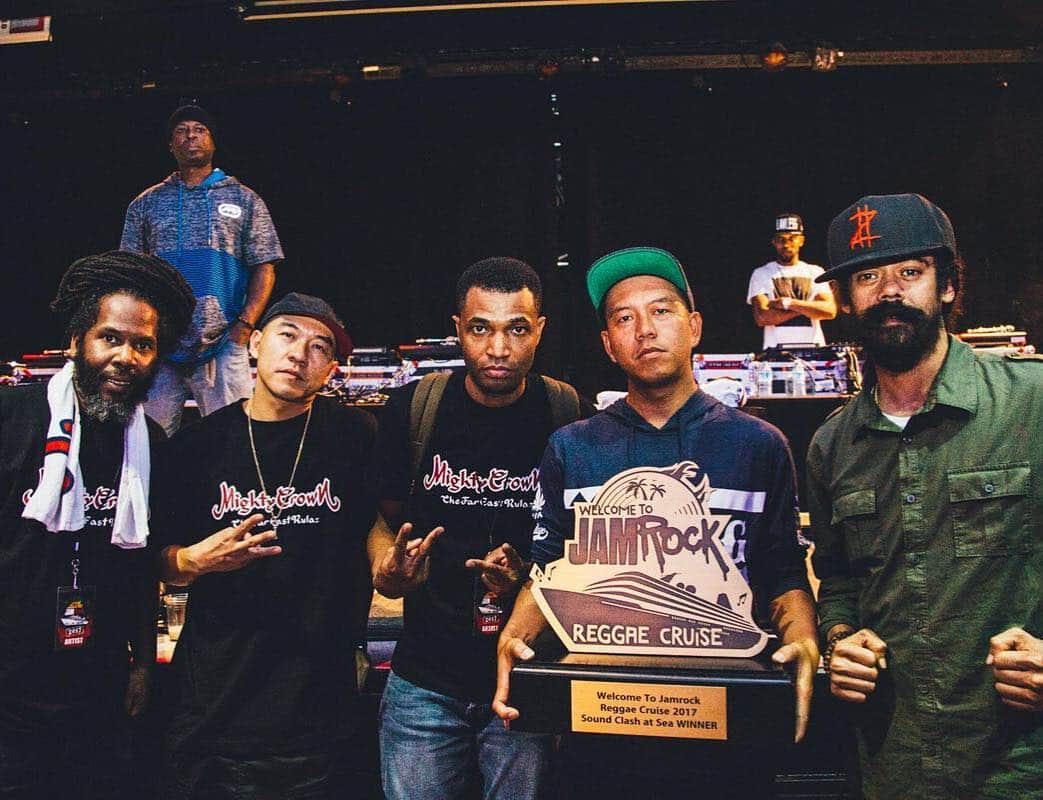 MIGHTY CROWNさんのインスタグラム写真 - (MIGHTY CROWNInstagram)「Congrats to @damianmarley  for da Grammy award ダミアンマーリー  グラミー受賞 #stonyhill」1月29日 15時29分 - mightycrown