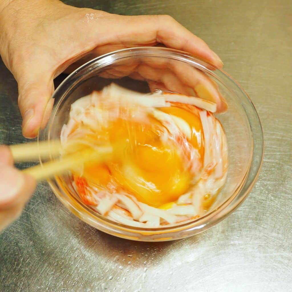 メシ通さんのインスタグラム写真 - (メシ通Instagram)「卵料理のレパートリーに！財布に優しくてヘルシーな「かに玉豆腐あんかけ」。 【使える卵レシピ】豆腐入り「コスパかに玉」が予想外にふわふわだった【噂の筋肉料理人】 https://www.hotpepper.jp/mesitsu/entry/kinniku/18-00012  #mesitsu #メシ通 #グルメ #レシピ #かに玉 #豆腐 #あんかけ #コスパ #卵 #カニカマ #ヘルシー #簡単 #おかず #レシピブログ #噂の筋肉料理人 #佐賀#egg #tofu #crabstick #sauce #sidedish #healthy #goodcostperformance #easy #delicious #recipe #saga #JAPAN」1月29日 17時47分 - mesitsu