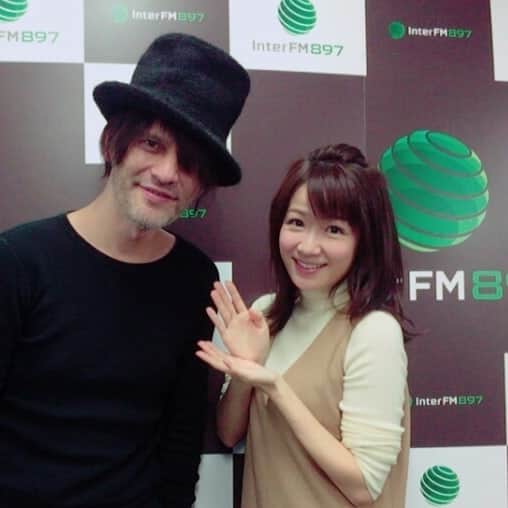 長野美郷のインスタグラム：「みなさま❤ こんばんは😃🌃 たくさんのお祝いメッセージ👰💕 本当にありがとうございます✨💝✨ 本日のTokyo Brilliantrips📻から グラミーのお話をしてくださった、アリさんと♪  #長野美郷 #interfm897  #tokyobrilliantrips #ありがとうございます #スタッフ」