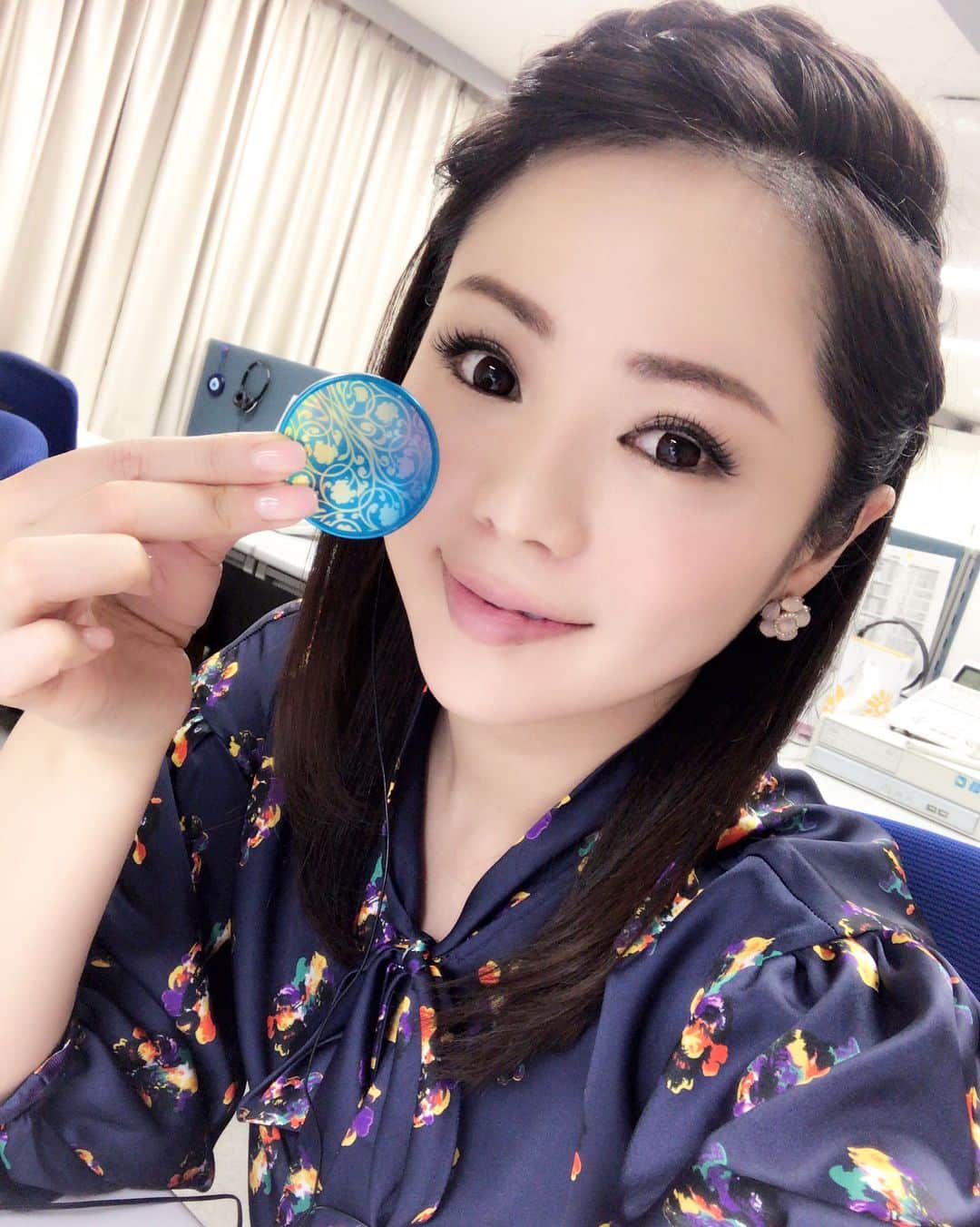 近藤英恵さんのインスタグラム写真 - (近藤英恵Instagram)「リラックスの香り。。。 #デスクのお供#アユーラ#ayura#AYURA#森林浴みたいな香り#気分転換#アロマバーム#この香り好き#スッとする#よく配る#近藤英恵」1月29日 21時38分 - hanachan93