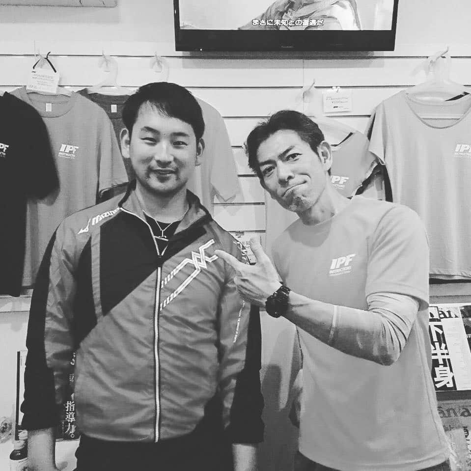 のインスタグラム：「今日は休みだったので佐野さんの自主トレを見学といつもお世話になっている清水さんに会いに行きました(^ ^) #佐野さんキャンプ頑張ってください#みんなで応援しましょう#清水忍 さん#佐野泰雄 さん#ipfジム#トレーナー勉強中#いつも清水さんにお世話になっております」