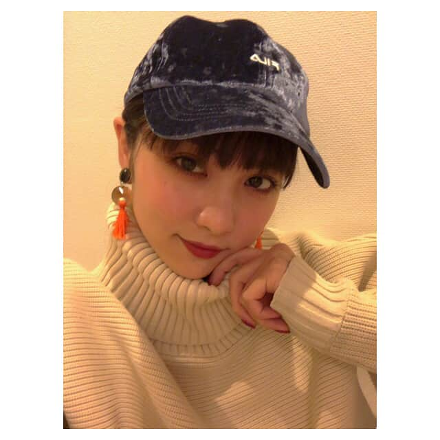 石川恋さんのインスタグラム写真 - (石川恋Instagram)「GM🌞今月号のCanCamの私服企画では、私が大大大好きなCapについて、数ある中でも特にお気に入りの6つを様々なシーンに合わせて紹介しています🌈毎日必ずと言っていい程被っているCap lover 石川。ぜひぜひチェックしてください💫#CanCam #3月号 #Cap #caplover #キャップ」1月30日 8時14分 - ren_ishikawa