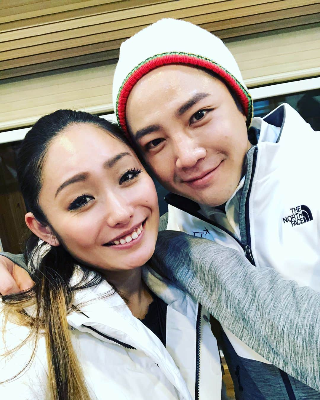 安藤美姫さんのインスタグラム写真 - (安藤美姫Instagram)「With @_asia_prince_jks🇰🇷🔥🔥🔥 it was really great to meet you and an honor to so Torch Relay with you🙏🇰🇷🇯🇵 He is so nice and kind person!!! Thank you😌✨✨✨ チャン・グンソクさんと🙏🔥🔥🔥 本当に気さくで優しい人でした。 日本語も堪能でお会いできて光栄でした。 そして聖火リレーでもご一緒でき本当に良かったです🇰🇷🇯🇵✨✨✨ #チャングンソク #pyeongchang2018  #gangwondo  #江原道 #韓国 #日本」1月30日 23時46分 - miki_m_ando0403