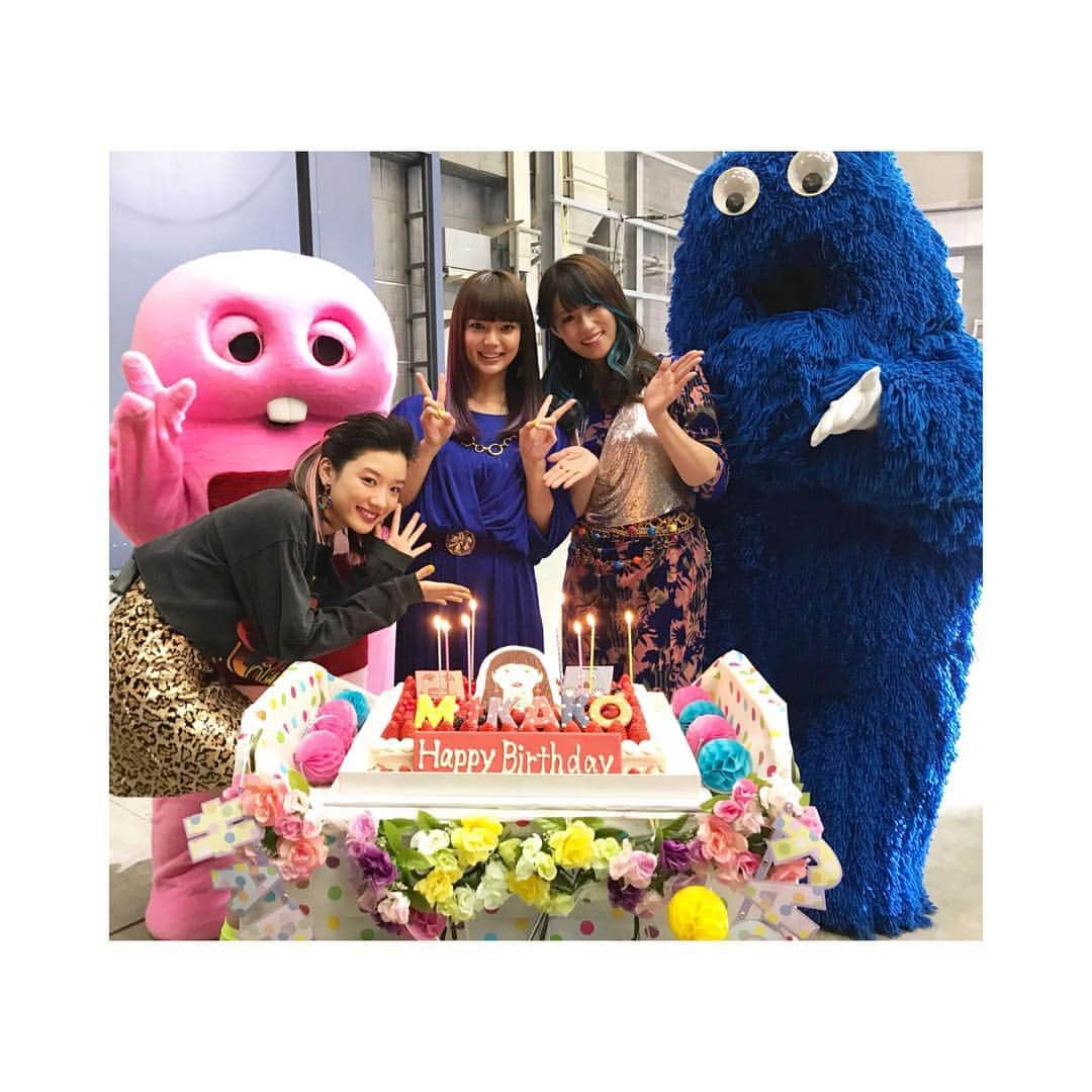 永野芽郁さんのインスタグラム写真 - (永野芽郁Instagram)「・ 多部さんの！お姉ちゃんの！ お誕生日お祝いできました🎂 おめでとうございます☺︎ #私のカレンダーをご自宅に置いてくださっていて #嬉しすぎてあと50個くらい渡したい #邪魔だからそんな事はしないけど笑」1月30日 17時19分 - mei_nagano0924official