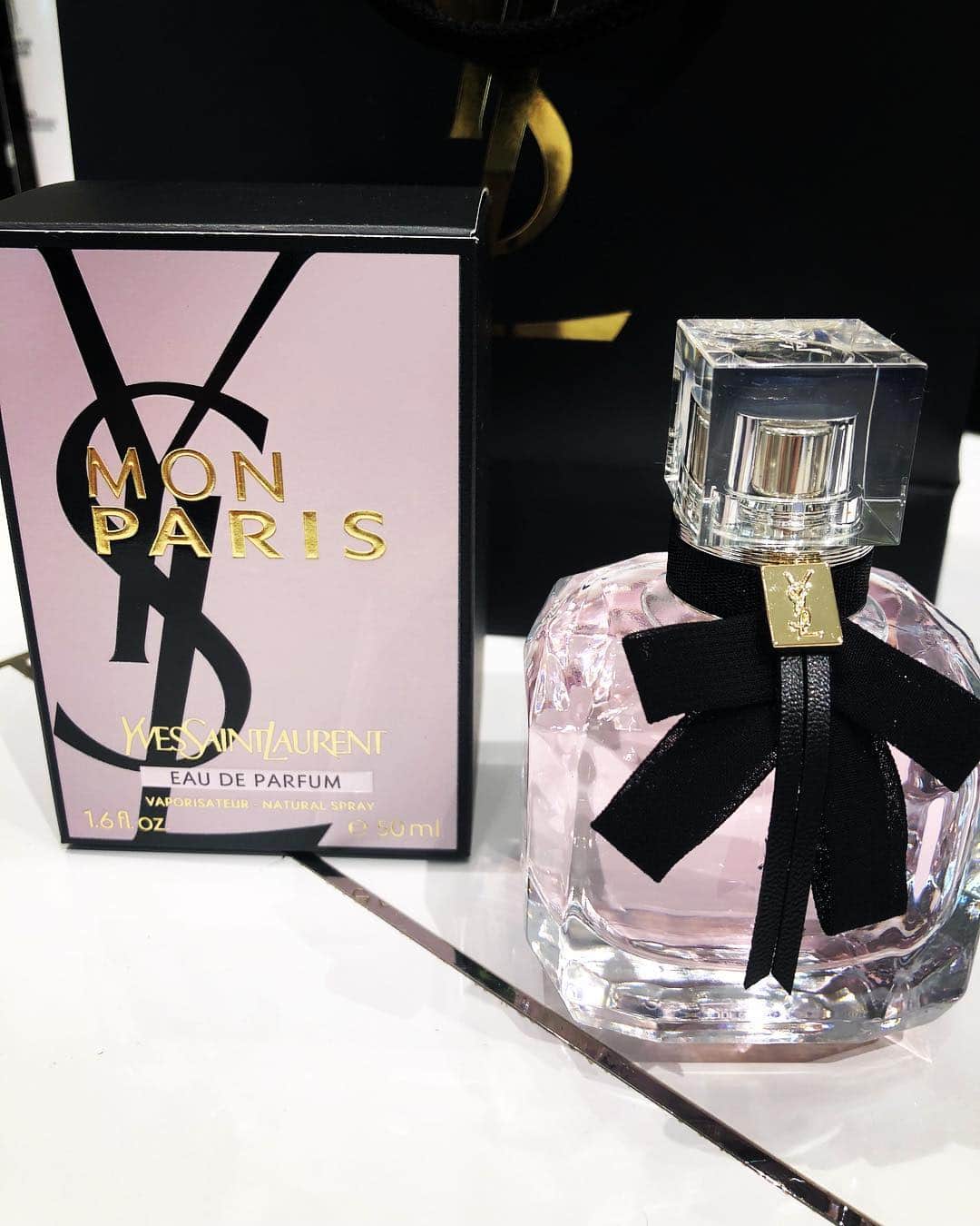 luzのインスタグラム：「新しい香水買った 程よく甘い感じ  New perfume.  #perfume #saintlaurent #monparis」