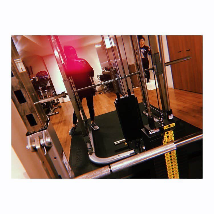 のインスタグラム：「@bosty_official  なるべくジムに行くように頑張るんだ。(´･_･`)」