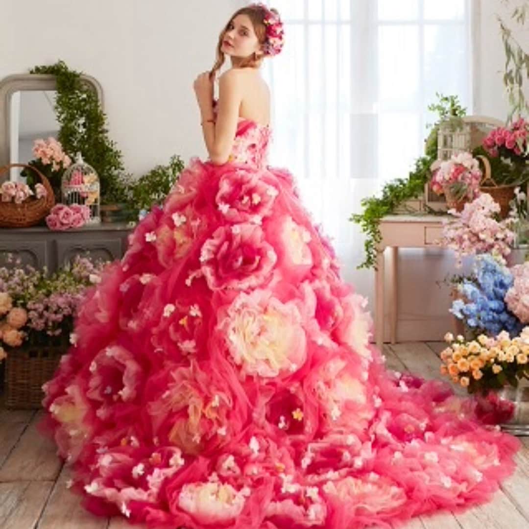 愛ロイヤルウェディングさんのインスタグラム写真 - (愛ロイヤルウェディングInstagram)「#ウェディングドレスレンタル  #チェリーピンク のお花モチーフの#カラードレス 。 #大輪の花 が咲いたような華やかなドレスです。鮮やかな色味は#披露宴 で映える#ドレス です。  #キュート #結婚式  #お花ドレス #プリンセスライン #Aラインドレス #プリンセスドレス #パステルカラー #カラードレスピンク #カラードレスレンタル #ウェディング #プレ花嫁#結婚準備 #ドレスショップ#ドレス迷子 #ドレス選び#ドレス試着 #カラードレス試着 #愛ロイヤルウエディング #愛ロイヤルウェディング #airoyalwedding #日本中のプレ花嫁さんと繋がりたい #2018wedding  愛ロイヤルウェディング（新宿） TEL 03-6304-5445 完全予約制」1月30日 18時56分 - airoyal.wedding