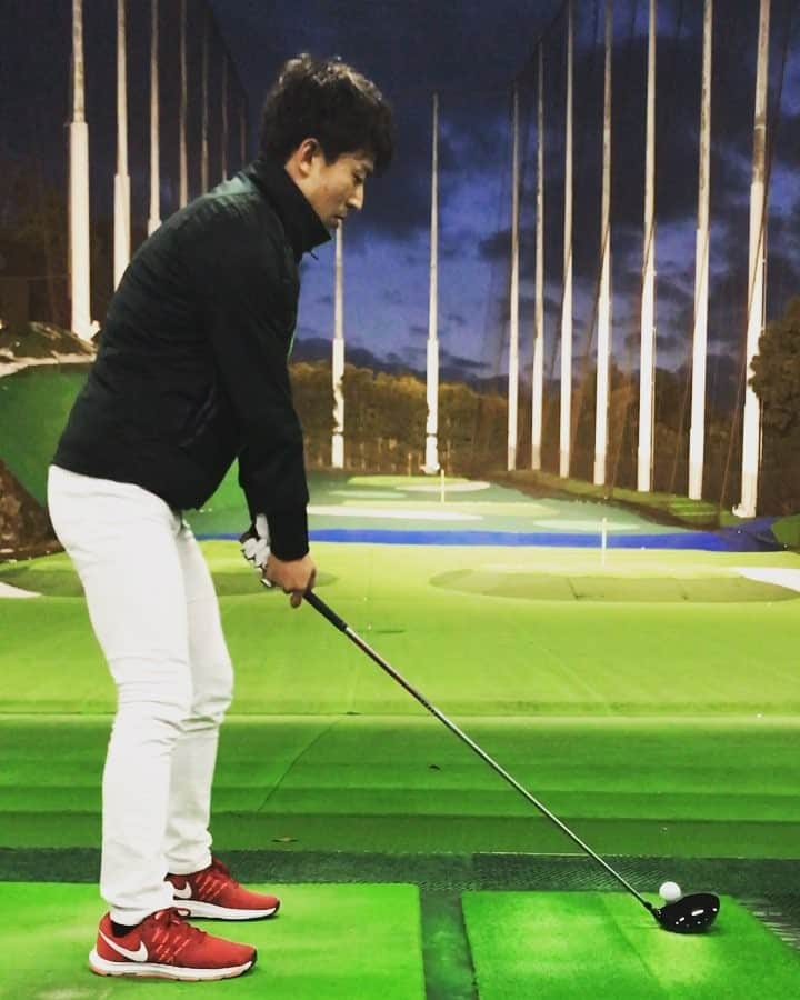 松村成のインスタグラム：「昨日と今日と2日間コース回ってきた⛳️ 初日171の2日目122となりました⛳️ 反省をしに帰りに打ちっ放しに寄ったのだが、やはり打ちっ放しだと飛ばせる。 はやくコースで発揮をしたい！！ ベストショットだけ載せとこー」