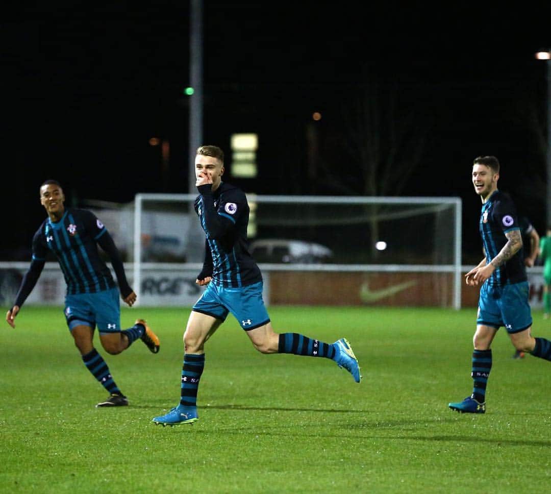 のインスタグラム：「Good win last night and another goal🤭 📸- @james_bridle」