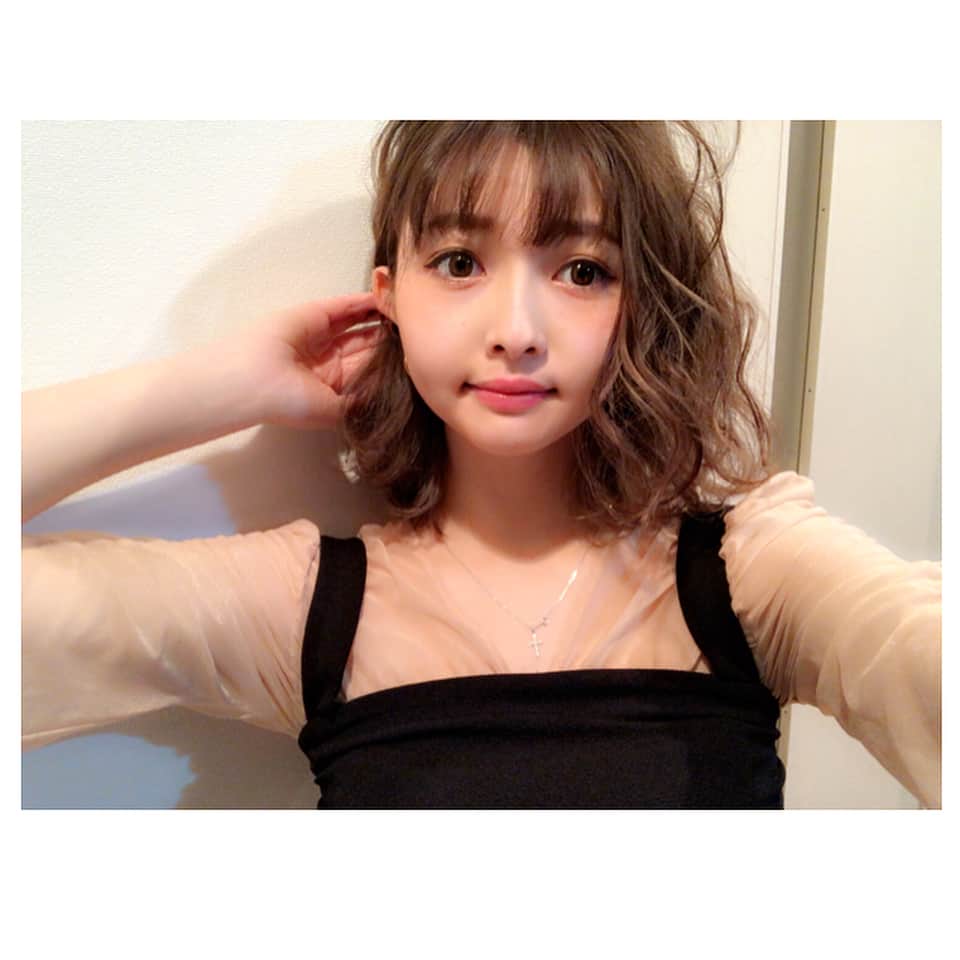 のインスタグラム：「最近はお仕事もプライベートも充実してます❄️🙋‍♂️ 一月は充実さ満点でした😊  2月はもっともっとがんばろ〜🙋‍♂️🤛🏻 髪の毛また明るくしたよ、詳細はかねさんに聞いてくださいっ タグ付けします👏  洋服はsnidelだよお」