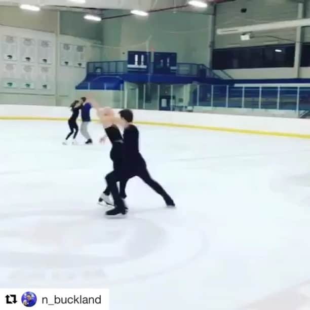 ペニー・クームズのインスタグラム：「Sometimes i ice skate with @n_buckland... We do “twizzles” and stuff. 💜🤪 .. . . . #Repost @n_buckland with @get_repost ・・・ Working the week away with @pennycoomes .... . . . . #workinprogress #athlete #pyeongchang2018 #olympics #tuesdaymood #sd #instavideo」