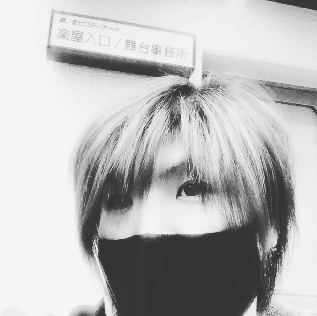 KiYOのインスタグラム：「#PersonalUpdates . もう1月終わりですか…😵 . 「#インフル 罹りました」って最近よく聞くんですけど、、流行ってるんね。 何つーか皆様、お気をつけあそばせ😌（つけれるんかな . #January is almost over... #TimeFlies so quickly! >< Many have been struck down with the #flu recently. Take care guys!😌 . . #ピロティホール #fmHANAKO #星巴克 #Twins #TimTam #第二ビル #신라면 #KualaLumpur #MenaraBerkemberPetronas . #kiyonomo」