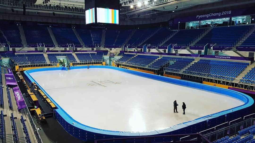 オリンピックさんのインスタグラム写真 - (オリンピックInstagram)「Measuring the depth of the ice in the Gangneung Ice Arena. The Gangneung will host the Figure Skating and Short Track Speed Skating events. @pyeongchang2018」1月31日 10時54分 - olympics