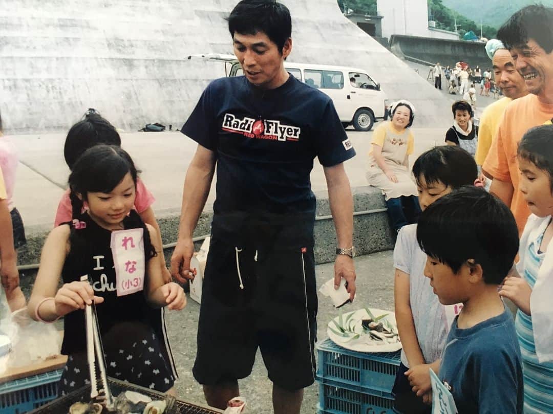 志村玲那さんのインスタグラム写真 - (志村玲那Instagram)「番外編最終回！！ 海で泳いで、貝をやいてー 楽しそう«٩(*´ ꒳ `*)۶»  #あっぱれ玲那コーデ集 #あっぱれさんま大先生 #2002年 #小学２年生 #JS2 #2003年 #小学３年生 #JS3 #懐かしい #志村玲那 #子役 #チャビー #CHUBBYGANG #チャビーギャング #あっぱれオフショット #12月1日から毎日更新！ #コーデオフショットなくなるまで！ #玲那のテンションの違い #面白いよ」1月31日 15時08分 - rena_shimura