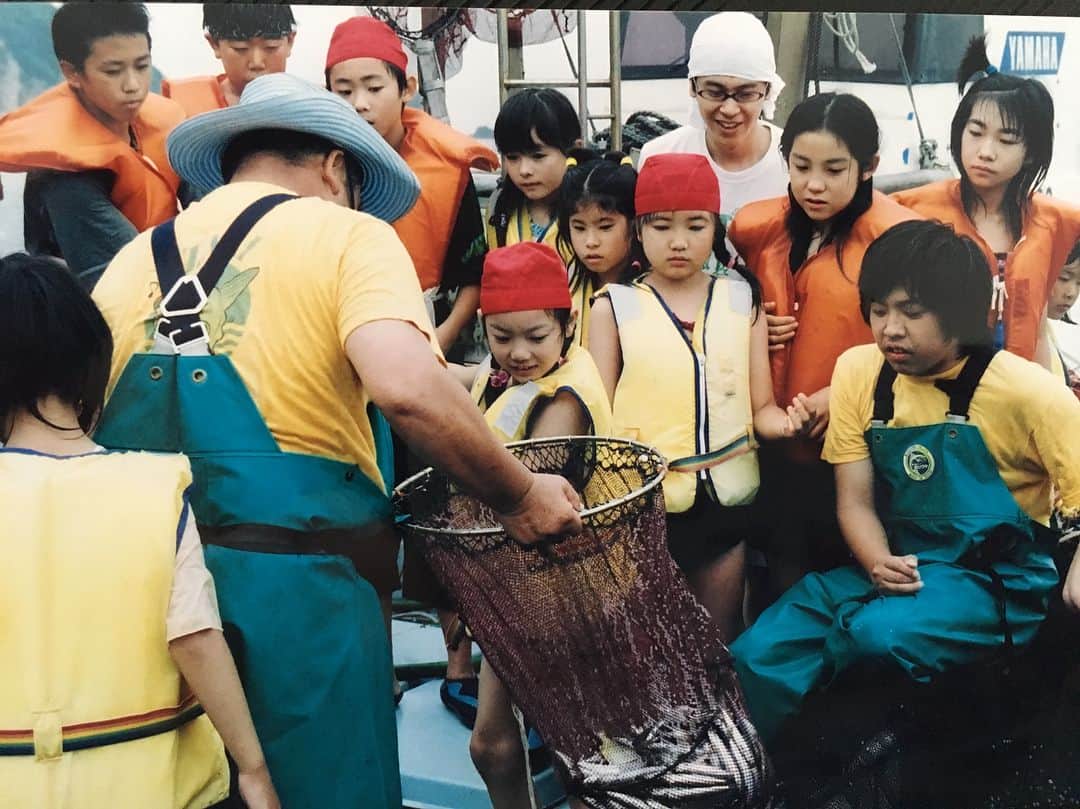 志村玲那さんのインスタグラム写真 - (志村玲那Instagram)「番外編最終回！！ 海で泳いで、貝をやいてー 楽しそう«٩(*´ ꒳ `*)۶»  #あっぱれ玲那コーデ集 #あっぱれさんま大先生 #2002年 #小学２年生 #JS2 #2003年 #小学３年生 #JS3 #懐かしい #志村玲那 #子役 #チャビー #CHUBBYGANG #チャビーギャング #あっぱれオフショット #12月1日から毎日更新！ #コーデオフショットなくなるまで！ #玲那のテンションの違い #面白いよ」1月31日 15時08分 - rena_shimura