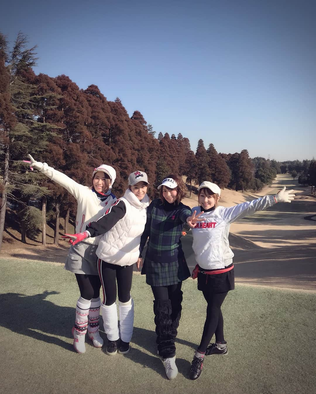 相川友希さんのインスタグラム写真 - (相川友希Instagram)「ゴルフ好き⛳️ #ゴルフ #ゴルフ女子 #ゴルフ好き #パター入らない日 #あー #真剣ゴルフは勉強になります #上手くなりたい #ゴルフウエア #冬ゴルフ #ゴルフ仲間募集中 #ゴルフウエア買いに行こう」1月31日 16時49分 - yuki923a