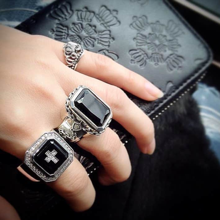 ジャスティンデイビスさんのインスタグラム写真 - (ジャスティンデイビスInstagram)「Photo by @justindavis_osaka . RING “CRUX” “REGINA” “DIGNITY” . WALLET “CROWN EMBOSS” . . #justindavis#justindavisvarious #justindavisosaka #ring#silver#onyx#diamond#black#clear#crown#cross#shield #wallet#leather」1月31日 19時29分 - justindavis_jewels