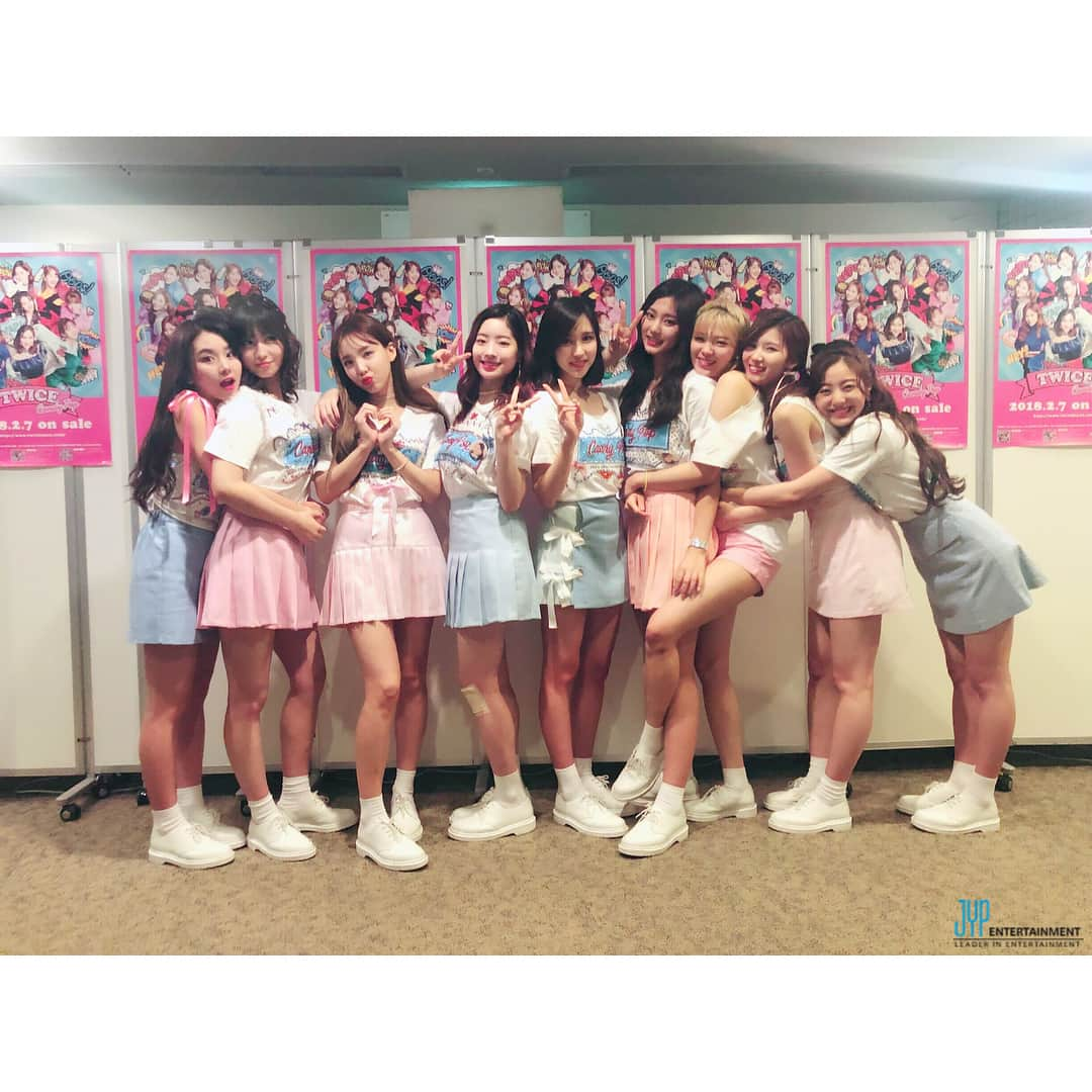 TWICE JAPANさんのインスタグラム写真 - (TWICE JAPANInstagram)「‪TWICE SHOWCASE LIVE TOUR 2018 "Candy Pop"@埼玉1日目！今日も皆さんからのパワーで熱いステージができました♪ この勢いで明日の最終日も無事に成功させます！また明日♡‬ ‪#ONCE #TWICE #CandyPop ‬」1月31日 22時08分 - jypetwice_japan