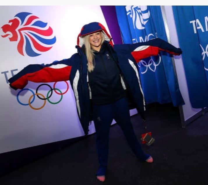 ペニー・クームズのインスタグラム：「Too big? 🤪 . . . . #pyeongchang2018 #pathtopyeongchang #roadtopyeongchang #lovemyjob #olympics #adidas #wearethegreat #heretocreate #kittingout #olympickit #teamgb #smallpeople #proud #ownit #embracewhoyouare #smallpeopleproblems」