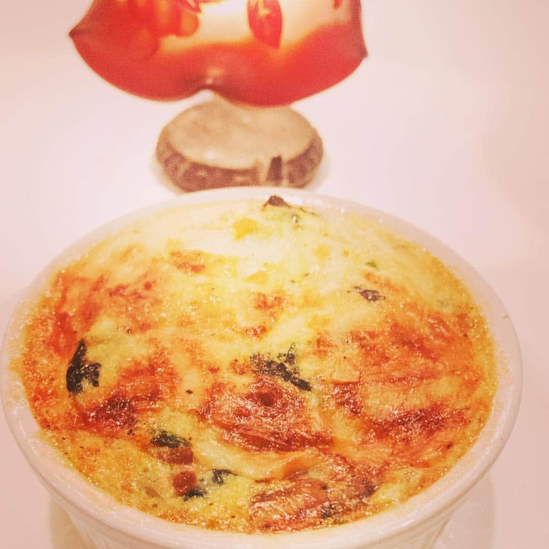 Barre de vin Kのインスタグラム：「2018.02.01  たっぷり野菜のグラタン  キャベツ、 人参、男爵芋、安納芋、玉葱 ブロッコリー、カリフラワー、蕪、枝豆 マッシュルームをアッシェしてバターでソテーをしました。ベシャメルソースとパルミジャーノ、ゴルゴンゾーラをたっぷりと入れ焼き上げました。 寒い冬に芯から温まるグラタンを  Plenty of vegetable gratin  Cabbage, carrot, baron potato, Anno potato, onion Broccoli, cauliflower, turnip, edamame I saw the mushrooms and sautéed with butter. Beshamel sauce and Parmigiano, gorgonzola plenty and baked. Gratin warm from the core in the cold winter  #gratin #warm #foodstragram #vscocam #instafood #instavsco #IGersJP #foodphoto #onthetable #vsco_food #vscogram #fodstyling #feedfeed #mycommontable #foodvsco #foodlover #wine #winelover #barredevink #LIN_stragrammer #オトコノキッチン #kagoshima #cafestragram #大人カフェ #winebar #cafe #winebar」