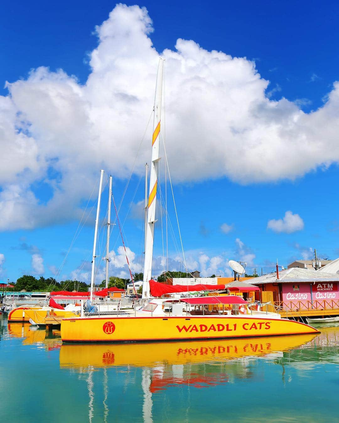 missjetsetterのインスタグラム：「Colorful Caribbean moments are definitely the 🔑 to my heart❤️😍 Sailing days in Antigua🇦🇬 with @vikingcruises ⛵️ #myvikingstory」