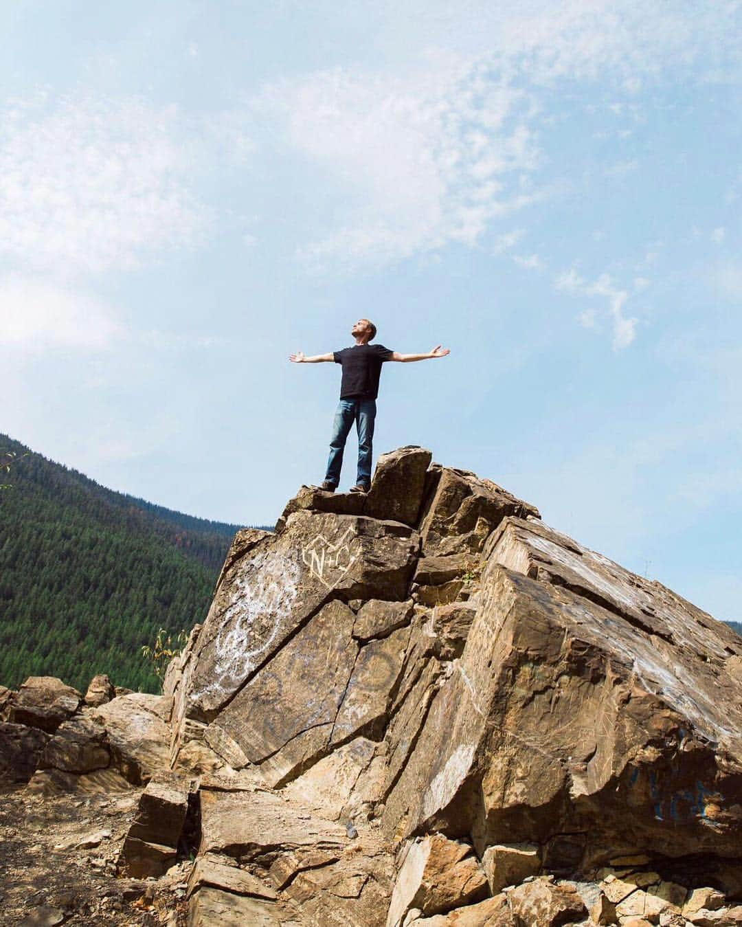 シェイン・ビットニー・クロンさんのインスタグラム写真 - (シェイン・ビットニー・クロンInstagram)「Here’s to climbing new mountains and taking on new challenges. 😄 I’m so excited for what this year will bring! 💙 📷 @hkcameraface」2月1日 7時08分 - shanebitneycrone