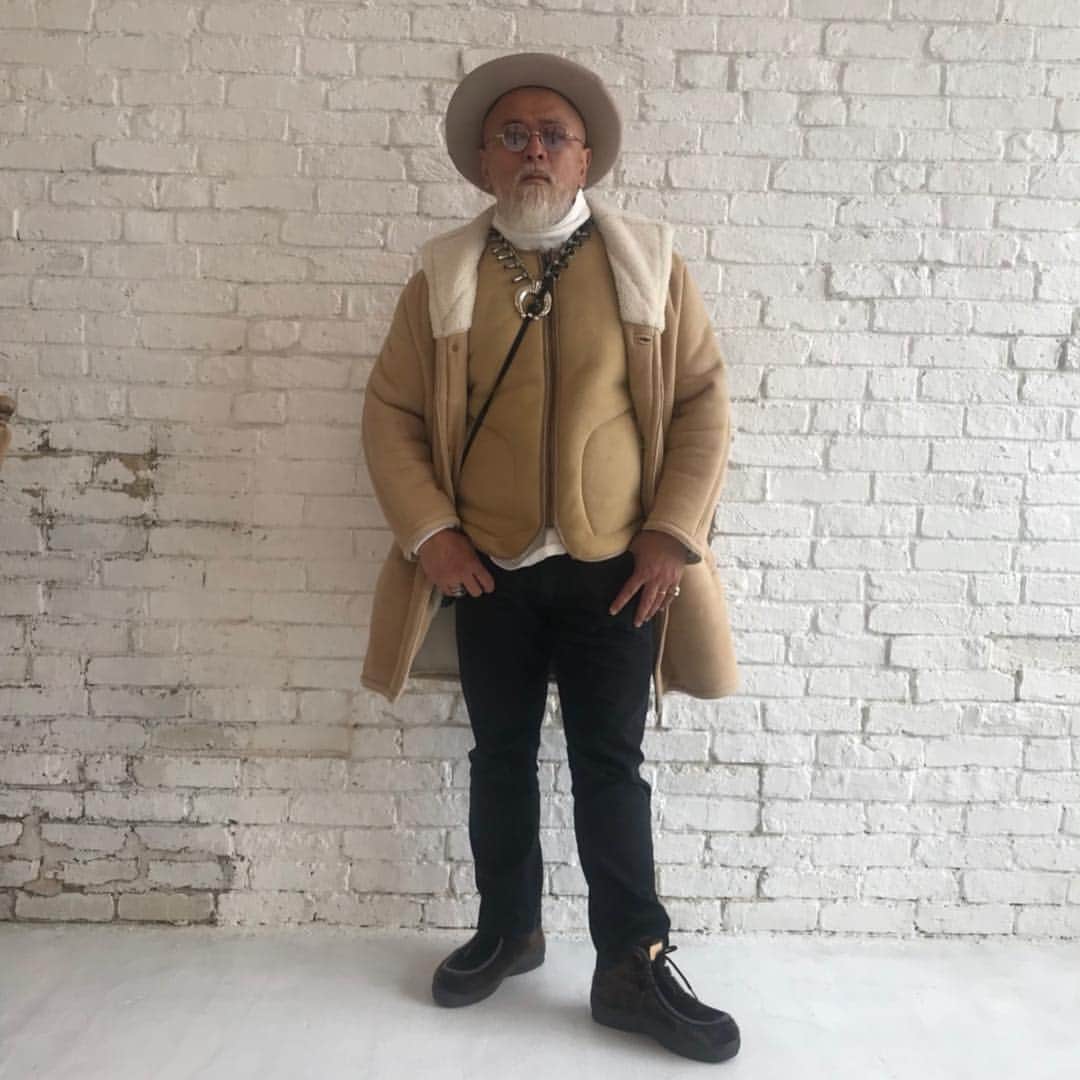 のインスタグラム：「Mouton Coat / BEIGE Reversible Mouton Vest / BEIGE ◇NAISSANCEオンラインショップにてSOLD OUTの場合でも、全国のお取り扱いショップにて発売されている場合がございます。 NAISSANCEホームページのSHOP LISTに全店舗掲載しております。 (在庫数は各店舗までお問い合わせください。」
