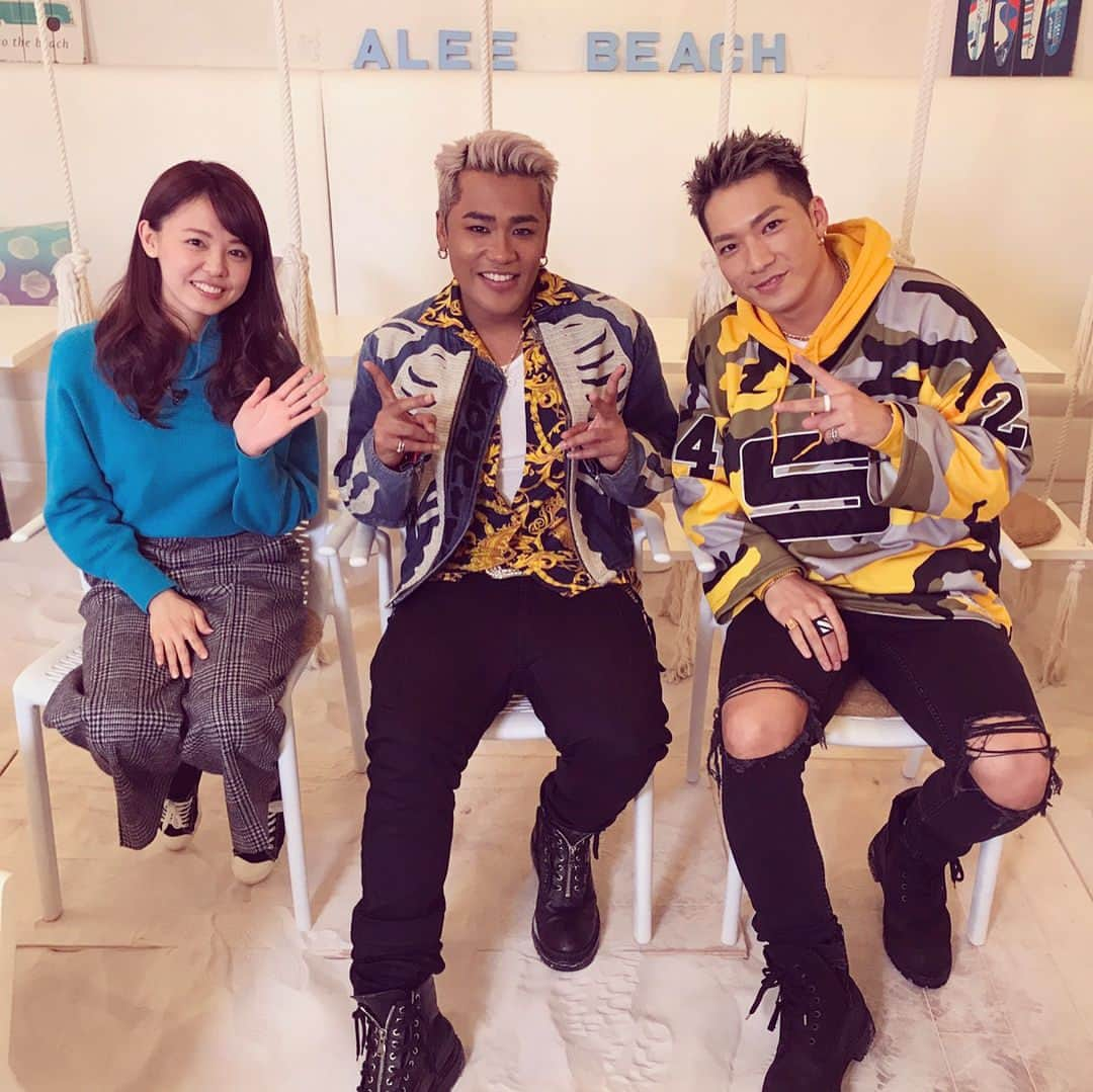 宮澤智さんのインスタグラム写真 - (宮澤智Instagram)「★ 明日のTune、 D.I TuneコーナーのゲストはCRAZYBOYさん！！✨ ぜひご覧ください🎤 26:25〜放送予定です。 ※放送時間は変更になることがあります。 #CRAZYBOY （@elly24soul）さん #SWAY さん #Tune #自撮り棒 を #駆使してみました😅」2月1日 21時06分 - tomo.miyazawa