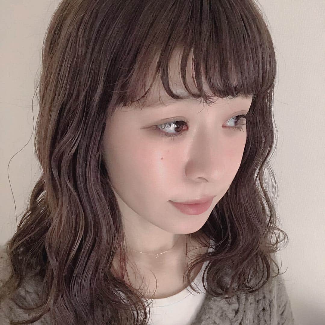 工藤はるかさんのインスタグラム写真 - (工藤はるかInstagram)「ㅤㅤㅤㅤㅤㅤㅤㅤㅤㅤㅤㅤㅤ @lunasolofficial の バレンタイン限定アイシャドウが かわいすぎて、、今の気分すぎて、、♡🍫 ㅤㅤㅤㅤㅤㅤㅤㅤㅤㅤㅤㅤㅤ アイシャドウ買うとき売り切れてて買えなかった 限定リップも今日偶然見つけてぎりぎり買えたから それもあとで載せよっ✌🏻 ㅤㅤㅤㅤㅤㅤㅤㅤㅤㅤㅤㅤㅤ とってもとっても華奢な ハートのネックレスは @phoebe_official のもの。 普段ハートなんてつけないけど これはさりげなさすぎるくらいなのが ちょうどいい✌🏻笑 ㅤㅤㅤㅤㅤㅤㅤㅤㅤㅤㅤㅤㅤ #lunasol  #phoebe #フィービィー #アクセサリー #ジュエリー #har_make」2月1日 21時04分 - har_326