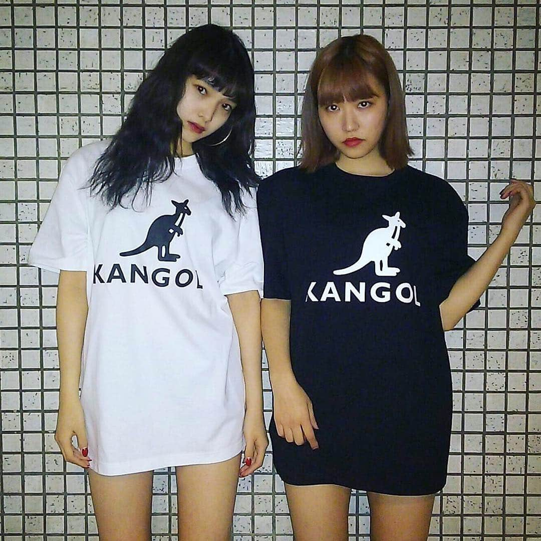 MUDILAFのインスタグラム：「MUDILAF × KANGOL ＿＿＿＿＿＿＿＿＿＿＿＿＿＿＿＿＿＿＿＿＿＿＿ ☑️KANGOL BIG T-SHIRT ¥4,990+tax(WHT/BLK) . ビッグサイズなのでワンピース風に着るのはもちろん、 男性の方でも着ていただけるのでペアルックにも💯 . 🏁🔥NOW ON SALE🔥🏁 ＿＿＿＿＿＿＿＿＿＿＿＿＿＿＿＿＿＿＿＿＿＿＿ #MUDILAF #fashion #tokyo #Shibuya  #instagood #18SS #ootd  #style #coordinate #new #newarrival #kangol」