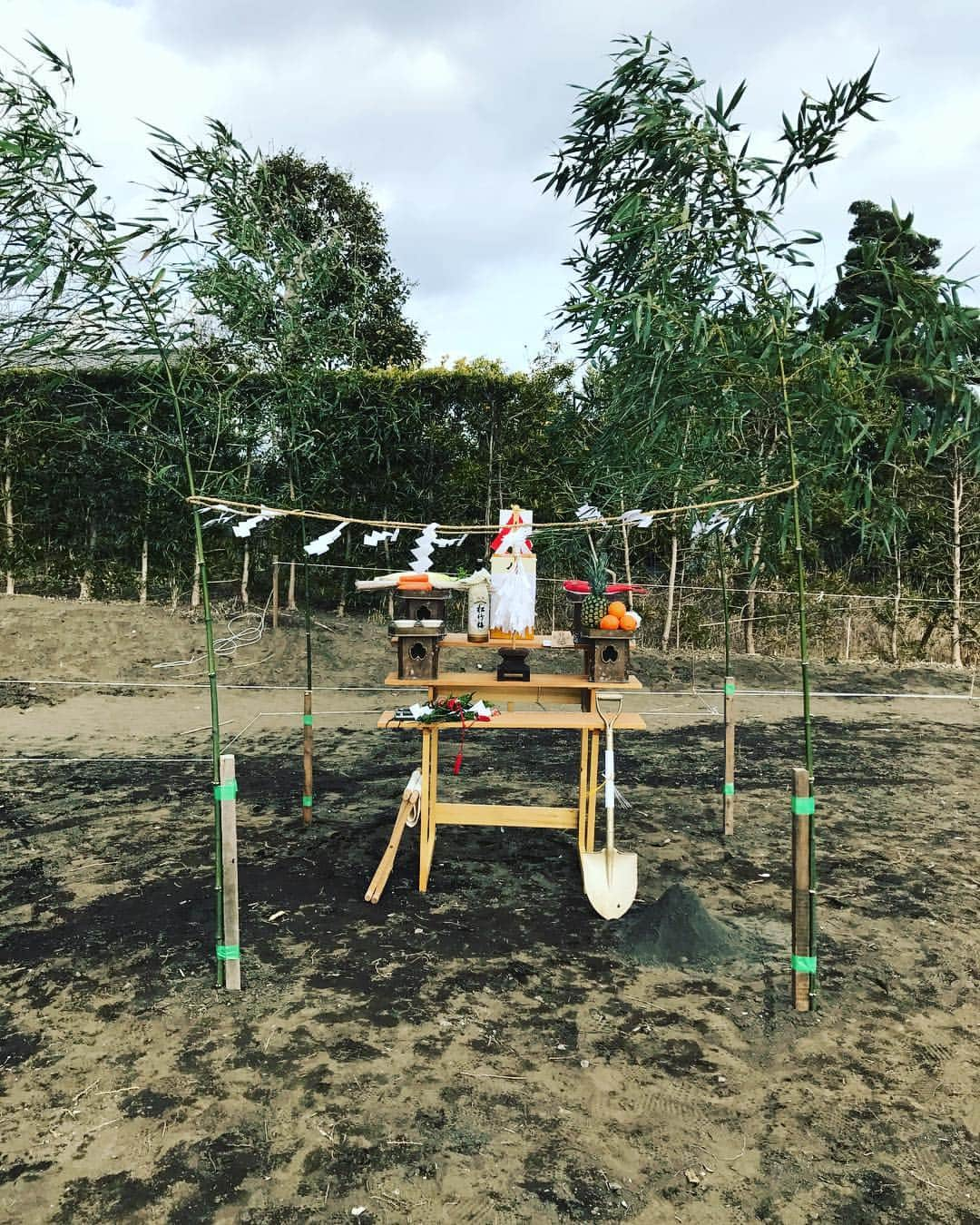 ファーストホームさんのインスタグラム写真 - (ファーストホームInstagram)「千倉 瀬戸 地鎮祭 おめでとうございます‼︎ #ファーストホーム#千葉県#館山#館山市#南房総#南房総市#鴨川市#鴨川#工務店#リノベーション#住宅#新築#リフォーム#注文住宅#カリフォルニア#カリフォルニアスタイル#北欧#カフェ#カフェスタイル#ドッグランのある家#ドッグラン」2月1日 14時02分 - firsthome9544