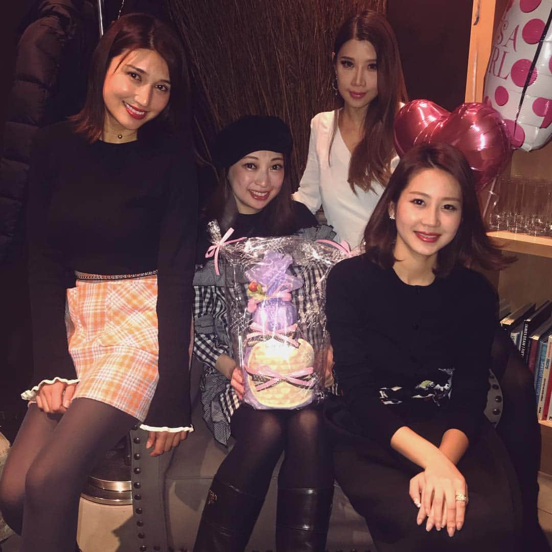 suika0601のインスタグラム：「へりたん❤️元気なベビを産んでね❤️がんばれー❤️女の子楽しみすぎる😍 #babyshower #besties #mygirls #ママ友 #歳取ったなぁ 笑」