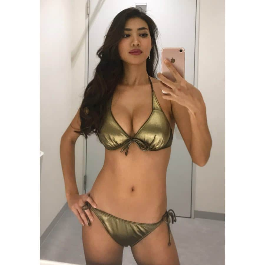 青山めぐさんのインスタグラム写真 - (青山めぐInstagram)「🌟🔱GOLD⚜️BIKINI🔱🌟 #撮影 #ビキニ #水着 #shooting #bikini #gold #fasion #🌟#👙」2月1日 19時29分 - megu_19880928