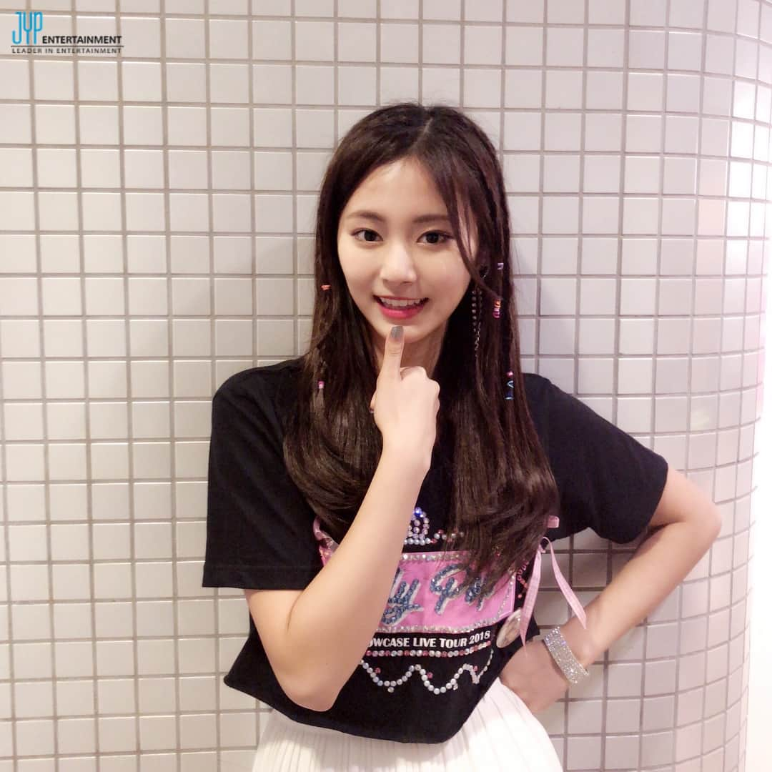 TWICE JAPANさんのインスタグラム写真 - (TWICE JAPANInstagram)「‪TWICE SHOWCASE LIVE TOUR 2018 "Candy Pop"@埼玉2日目！TWICE初めての日本ツアーが無事終了しました！全てONCEがくれたパワーで素敵なツアーになれたと思います！これからももっと素晴らしいパフォーマンスをお届けできるように頑張ります！本当にありがとうございました♡‬ ‪#ONCE #TWICE #CandyPop ‬」2月1日 22時48分 - jypetwice_japan