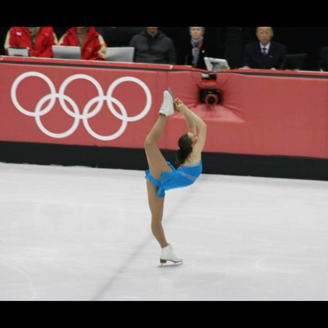 エミリー・ヒューズのインスタグラム：「One of the hardest lessons in figure skating is learning how to get up from a fall. It’s one of the first things you learn when you start skating, and you have to keep practicing it with every fall. This is something I’ve taken with me outside the rink - it’s not about how many times you fall or fail, it’s what you do after that counts. #WeGetUp  #NationalGetUpDay」