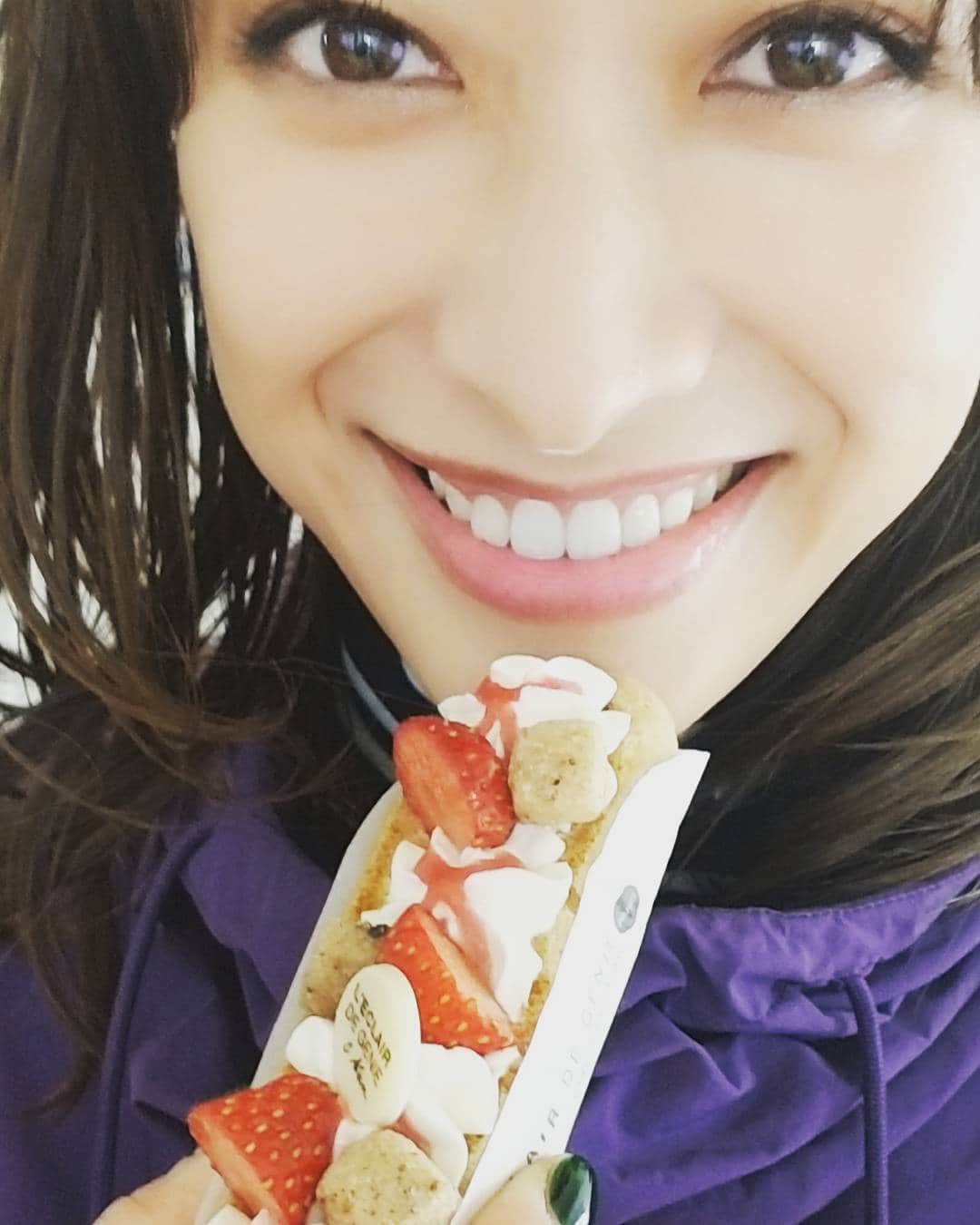山田優さんのインスタグラム写真 - (山田優Instagram)「エクレアーーー‼️ #エクレア #strawberry  #yummy  #美味しい」2月2日 16時54分 - yu_yamada_