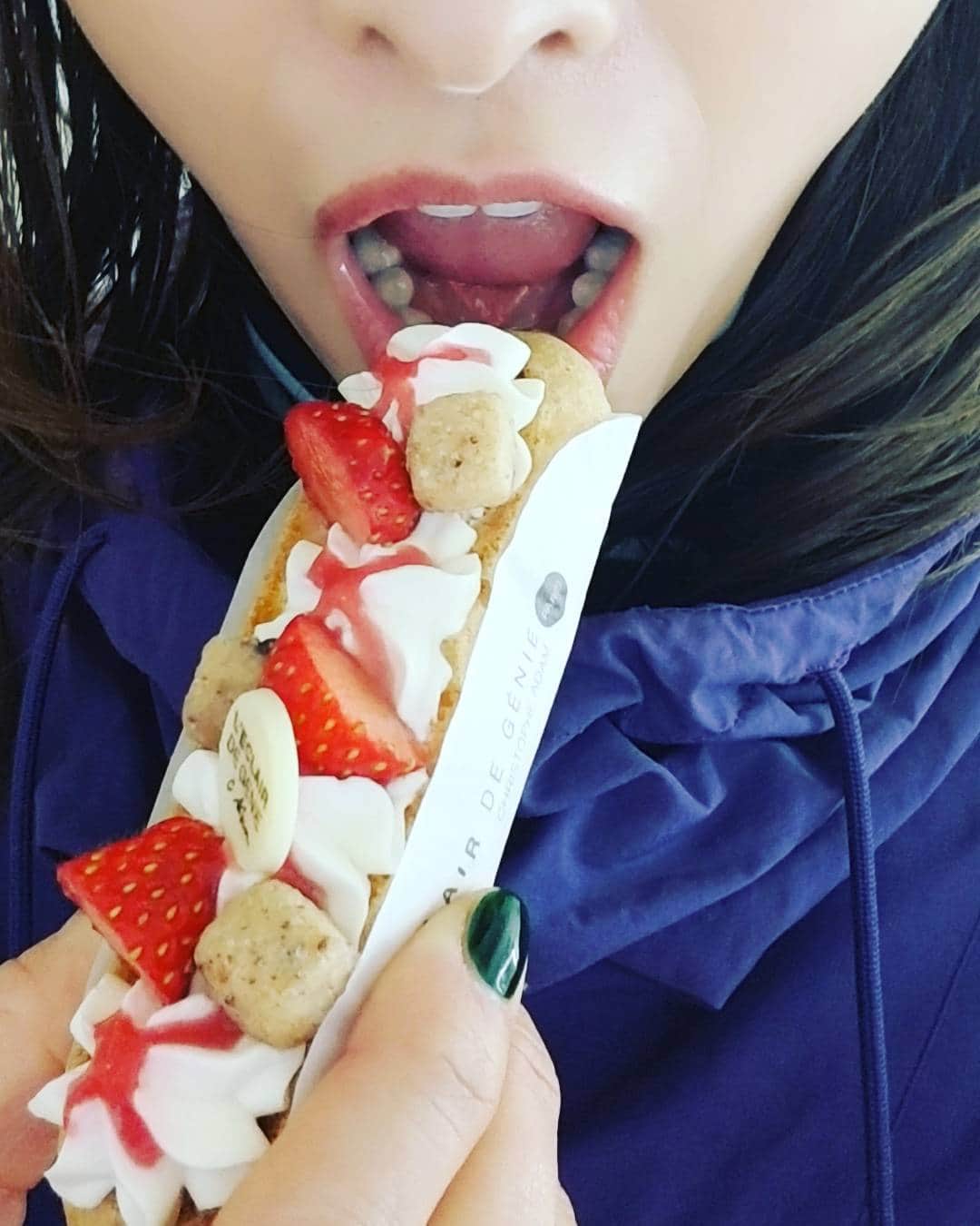 山田優さんのインスタグラム写真 - (山田優Instagram)「エクレアーーー‼️ #エクレア #strawberry  #yummy  #美味しい」2月2日 16時54分 - yu_yamada_